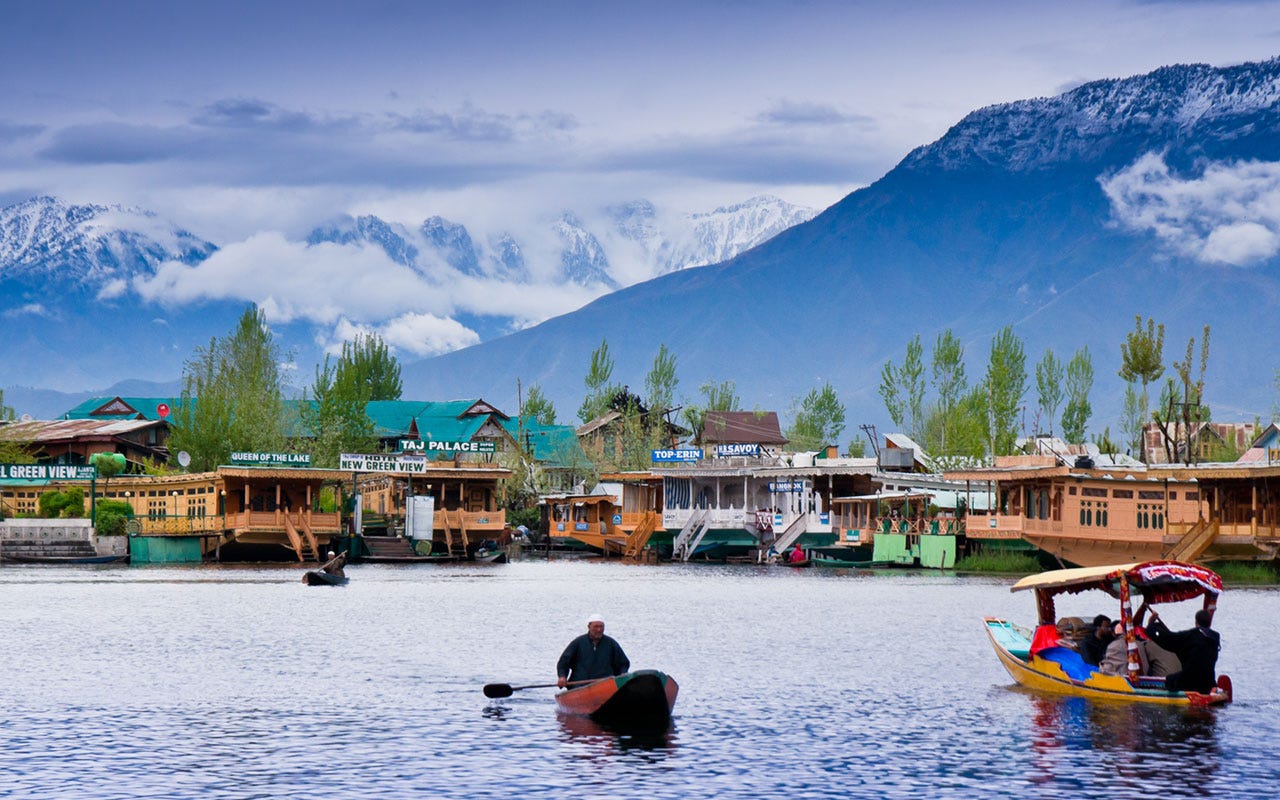 Srinagar Houseboat Stay